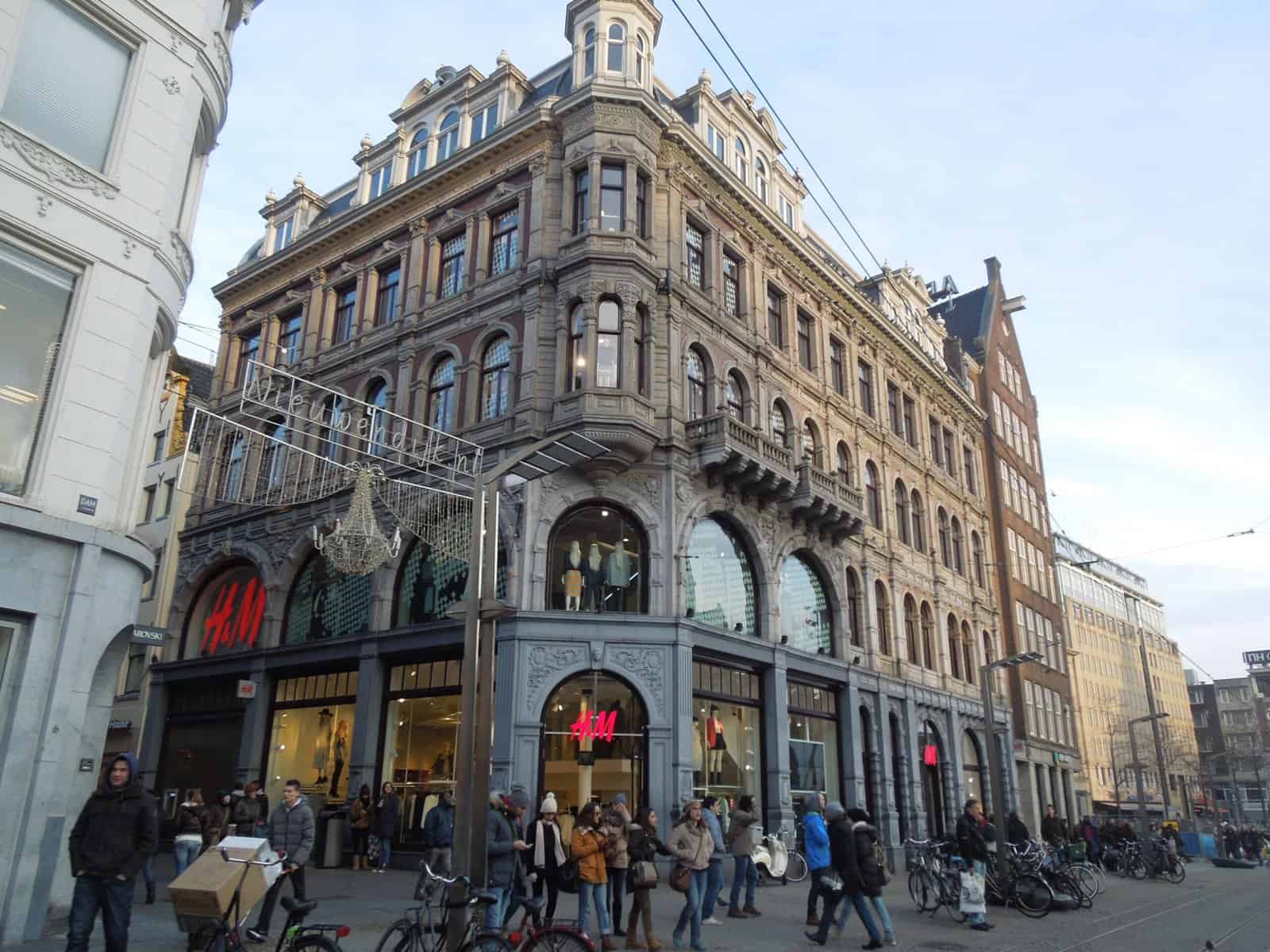 Arriving in Amsterdam to Study Abroad 6 Fancy H&M store in Amsterdam
