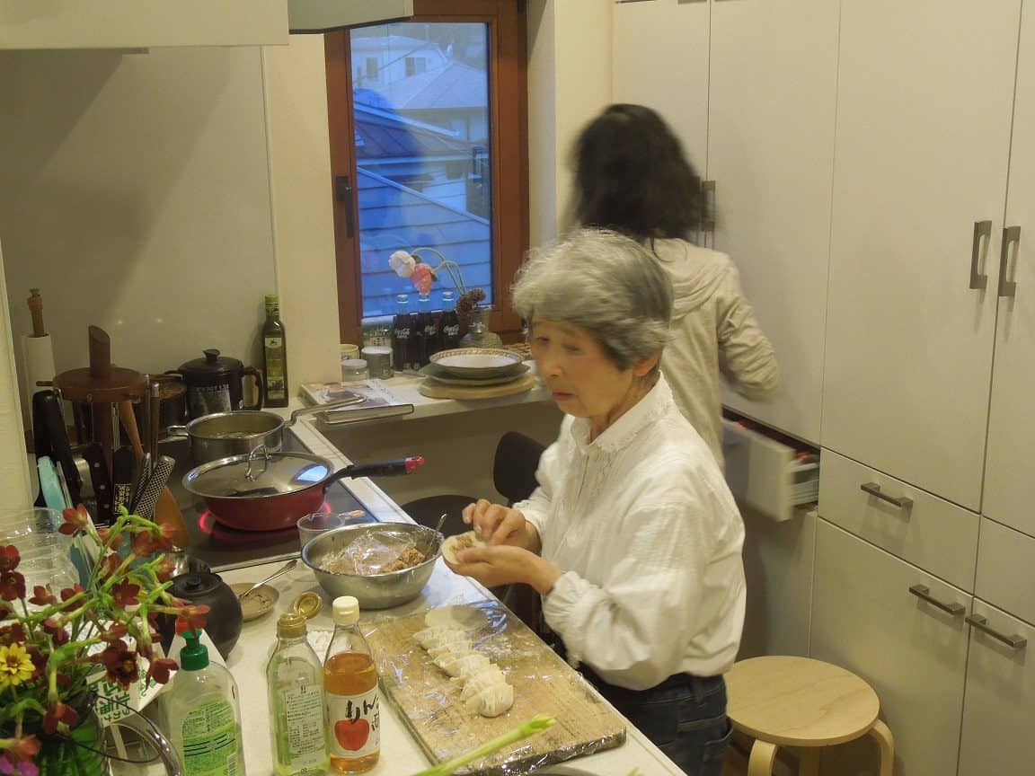 Meet the Kosekis - My Host Family in Japan! 7 Mrs. Koseki & her aunt making gyoza from scratch!