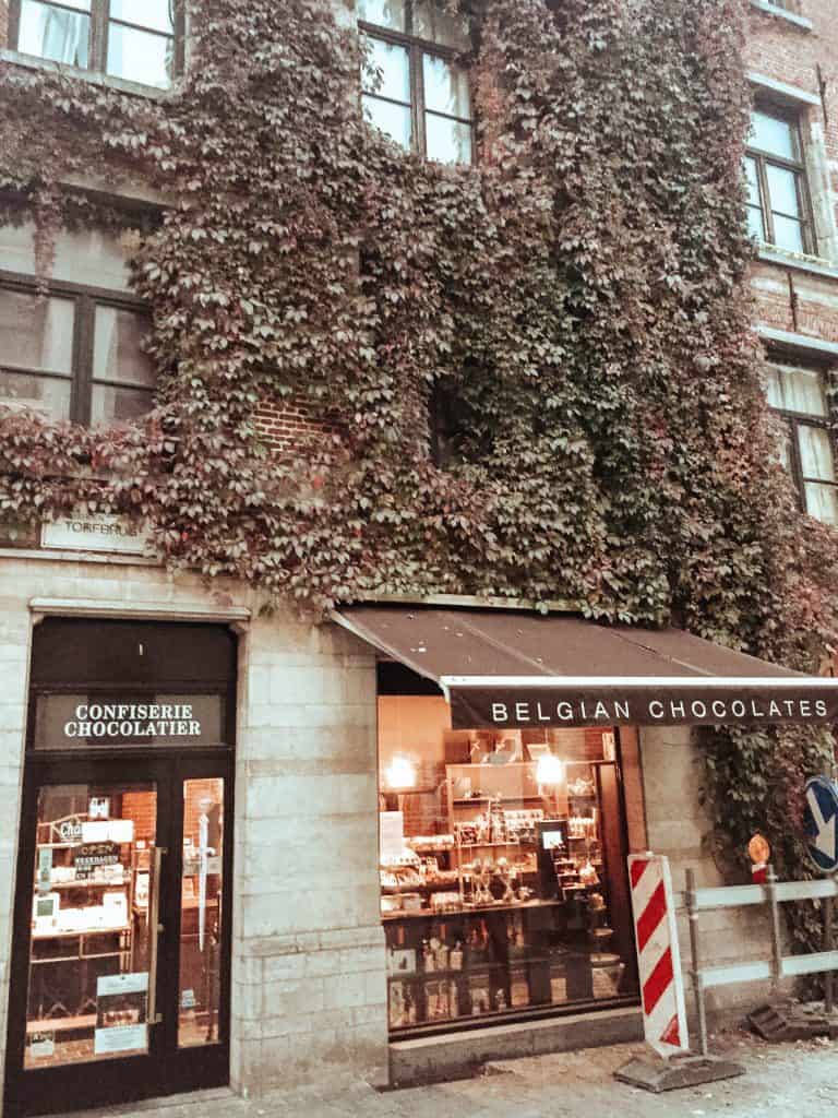 35 Photos that Will Convince You to Visit Antwerp 13 Antwerp storefront
