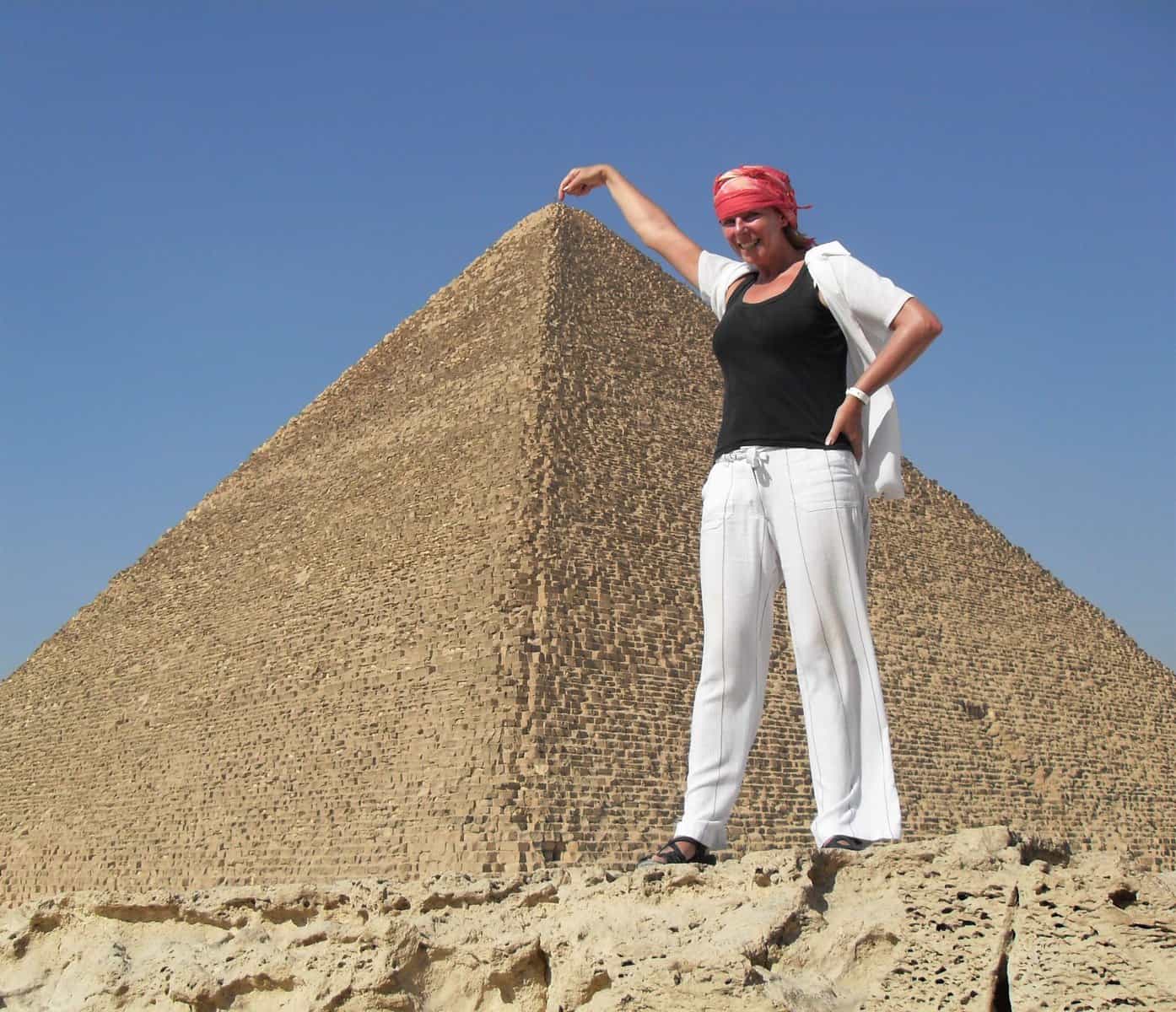 Traveller of the Month: Janice from The Backpacking Housewife 4 Janice at the pyramids of Giza
