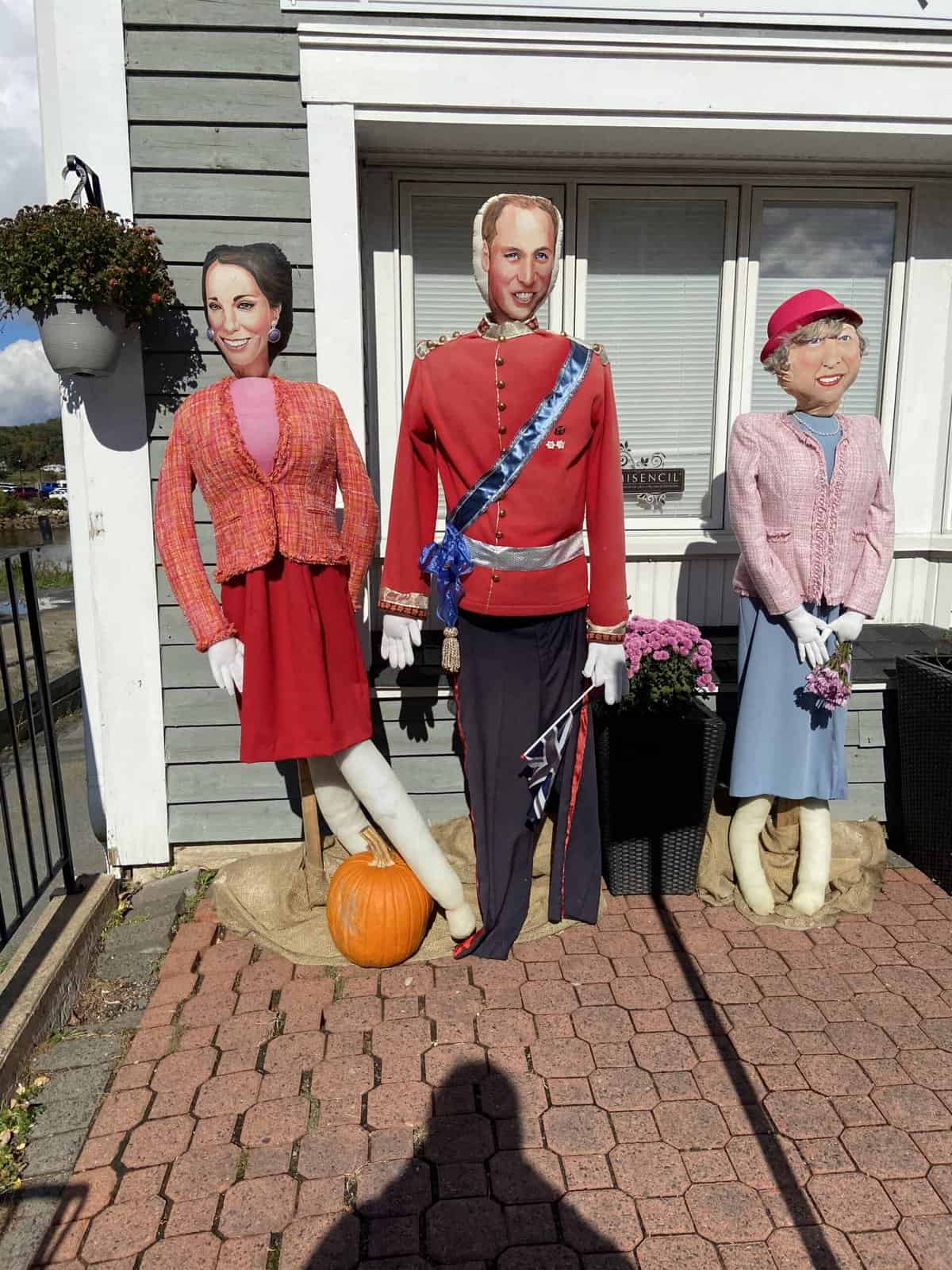 22 Fun Things to Do in Halifax, Nova Scotia 29 mahone bay scarecrow festival
