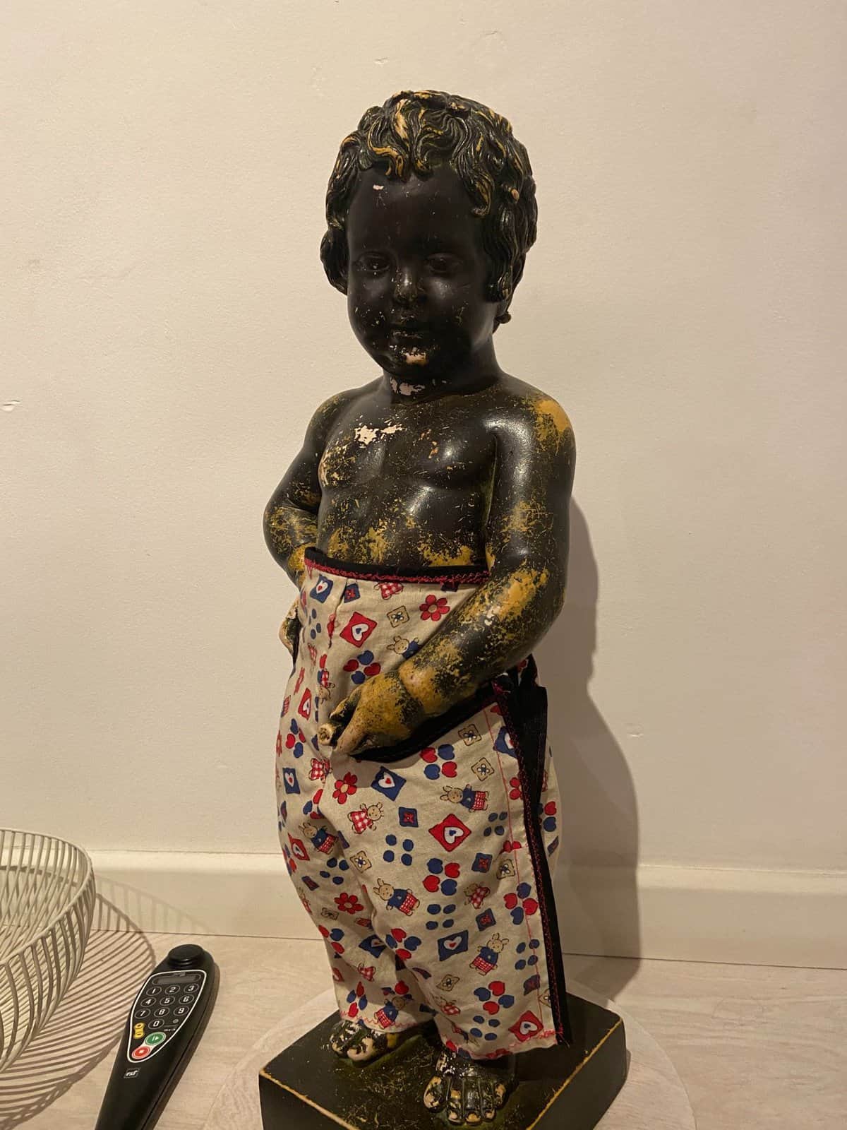 dressing manneken pis in brussels at garderobe manneken pis