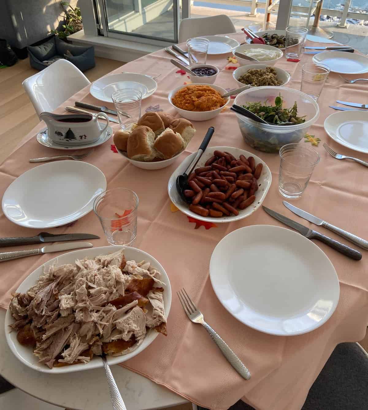 thanksgiving dinner table