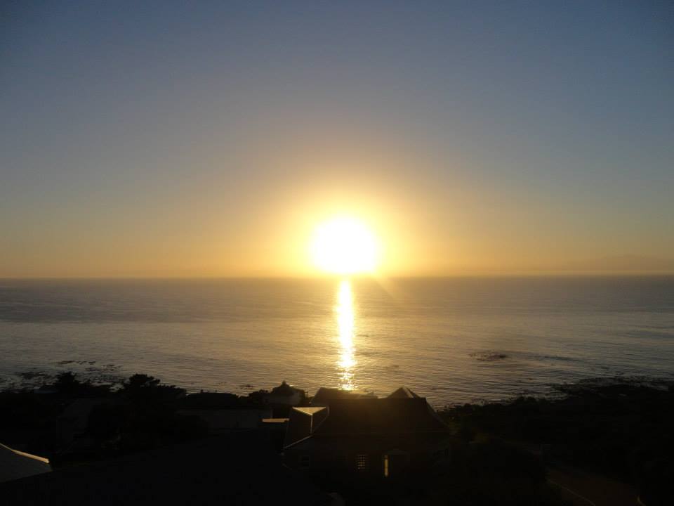 Cape Town - simon's town sunrise from bathtub